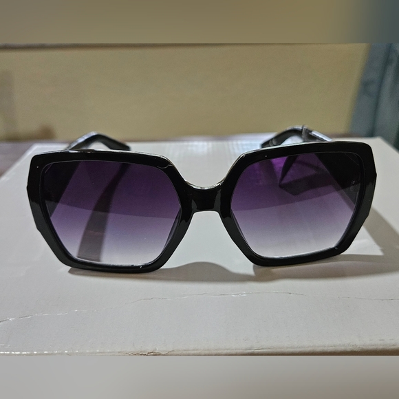 Steve Madden new sunglasses - Picture 1 of 3